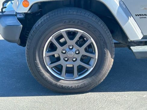 Used 2015 Jeep Wrangler Unlimited Sahara w/ Connectivity Group image 12