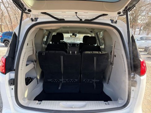 Used 2024 Chrysler Voyager LX image 34