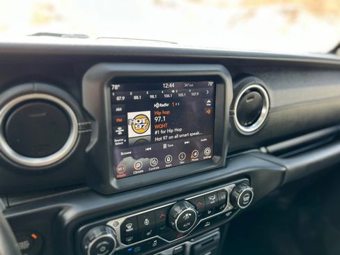 Used 2023 Jeep Wrangler Sahara w/ Cold Weather Group image 17