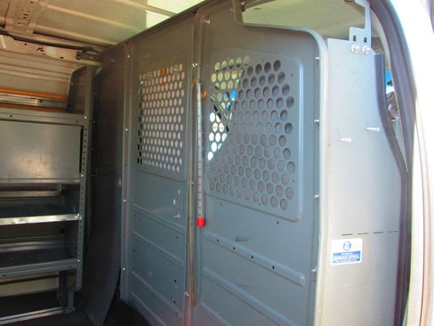 Used 2009 Ford E-250 and Econoline 250 image 3