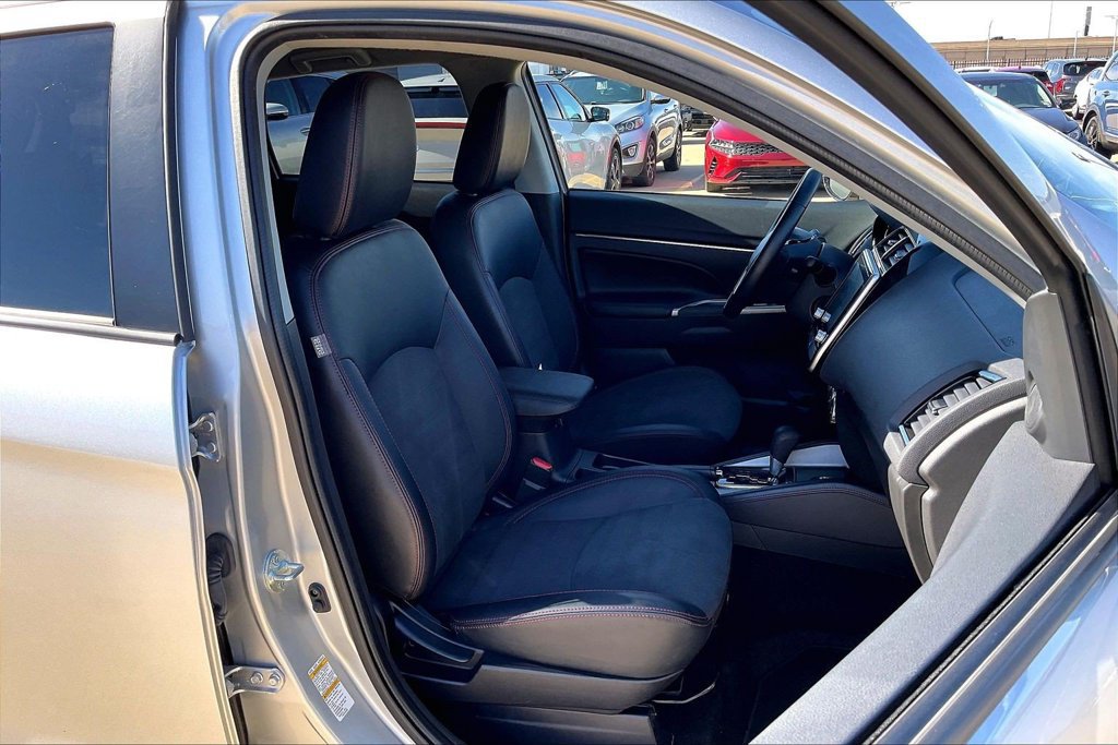 Used 2025 Mitsubishi Outlander Sport AWD image 7