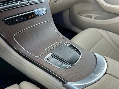 Used 2022 Mercedes-Benz GLC 300 image 32
