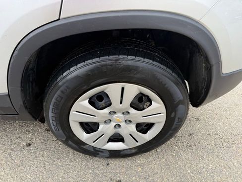 Used 2018 Chevrolet Trax LS image 16
