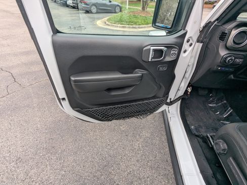 Used 2021 Jeep Wrangler Unlimited Rubicon w/ Cold Weather Group image 16