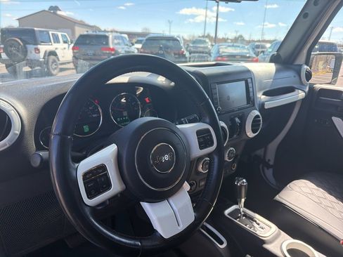 Used 2014 Jeep Wrangler Unlimited Sahara w/ Dual Top Group image 9