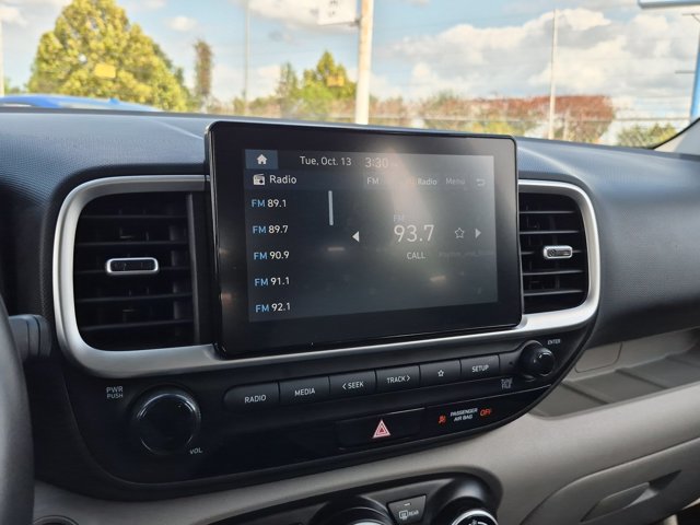Used 2025 Hyundai Venue SEL FWD image 9