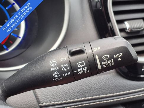 Used 2024 Chrysler Pacifica Limited FWD image 21