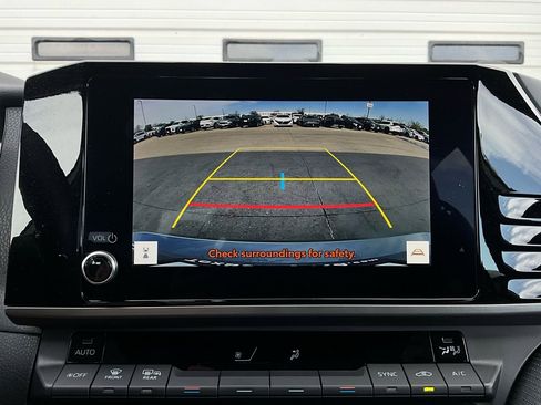 Used 2025 Toyota Camry SE image 31