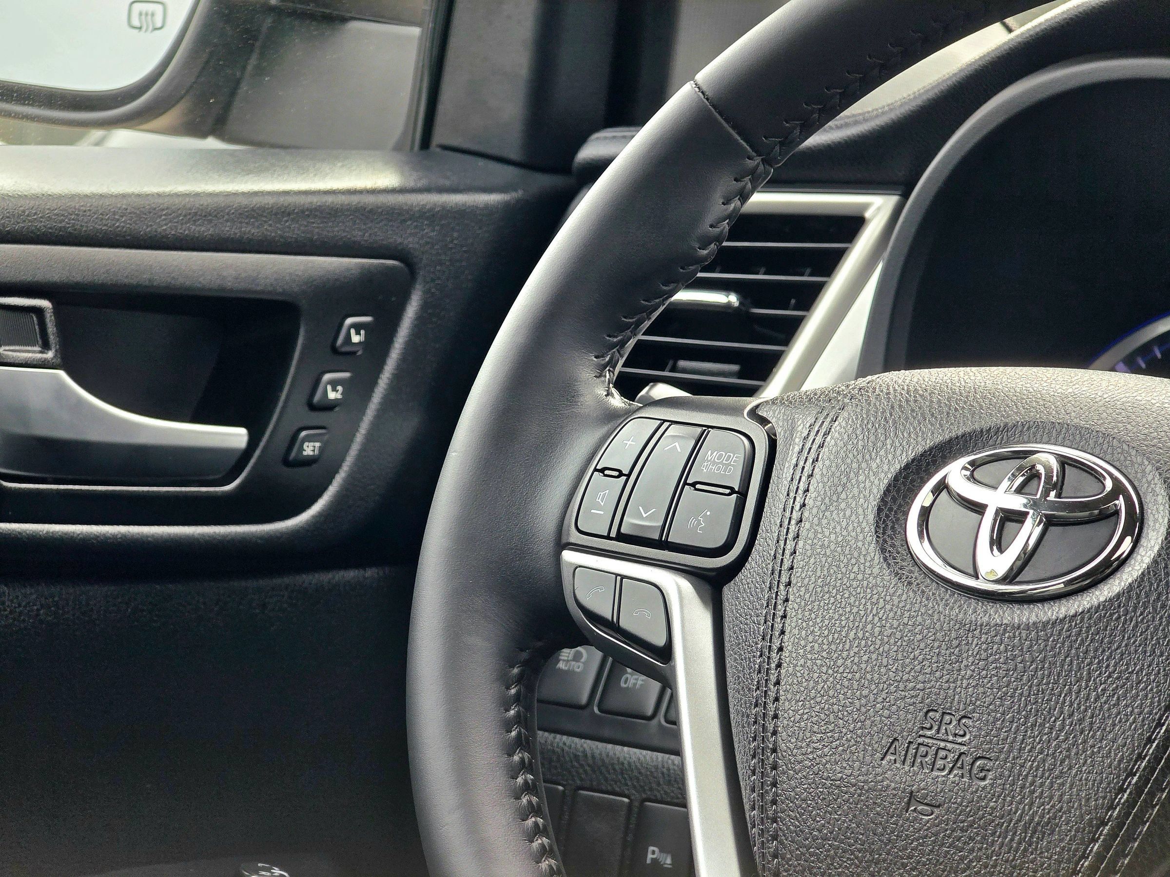 Used 2019 Toyota Highlander Limited AWD/4WD image 22