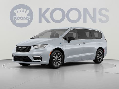 Used 2024 Chrysler Pacifica Limited FWD image 1