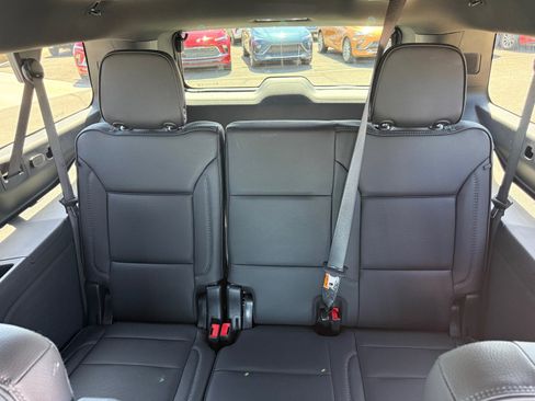 Used 2025 GMC Yukon XL Denali AWD/4WD image 25