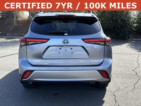 Used 2021 Toyota Highlander Platinum FWD image 3