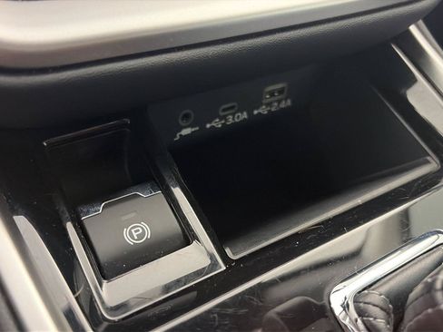 Certified 2024 Subaru Outback Limited AWD/4WD image 11
