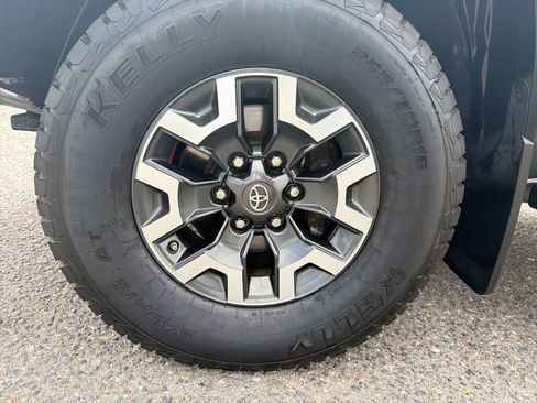 Used 2018 Toyota Tacoma TRD Off-Road RWD image 18