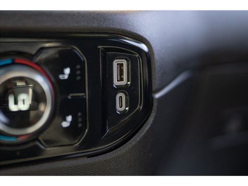 Used 2025 Chevrolet Silverado 1500 LT AWD/4WD image 2