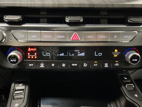 Used 2024 Kia Telluride SX Prestige w/ Towing Package AWD/4WD image 18