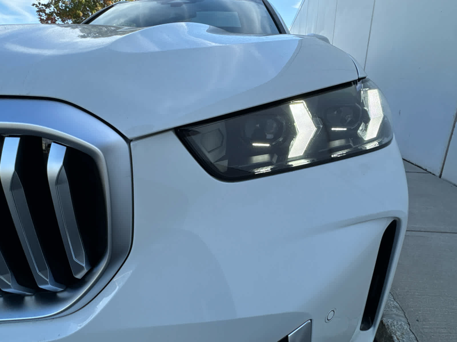 Used 2024 BMW X5 xDrive40i w/ Parking Assistance Package AWD/4WD image 40