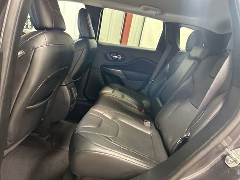 Used 2020 Jeep Cherokee Limited image 12