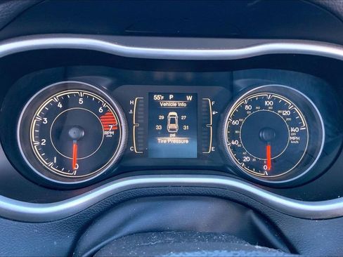 Used 2017 Jeep Cherokee Sport image 10