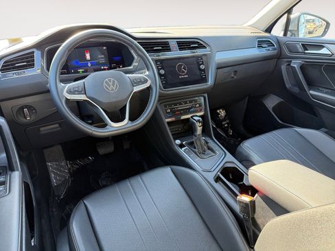 Used 2022 Volkswagen Tiguan SE image 15