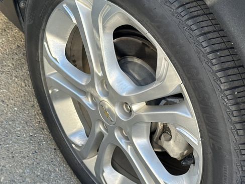 Used 2019 Chevrolet Bolt LT FWD image 4