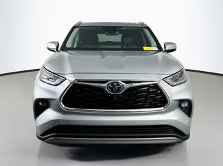 Used 2022 Toyota Highlander Platinum FWD video 2