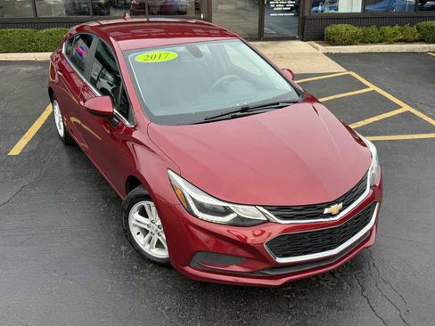 Used 2017 Chevrolet Cruze LT FWD image 3