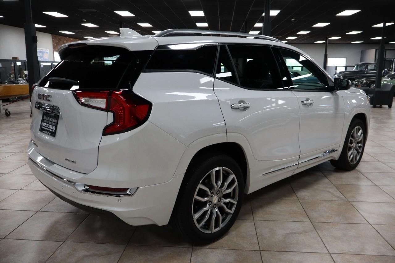 Used 2024 GMC Terrain Denali w/ Denali Premium Package AWD/4WD image 5