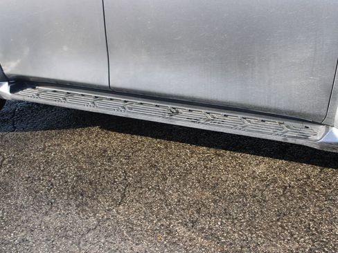 Used 2024 Nissan Armada SL image 13