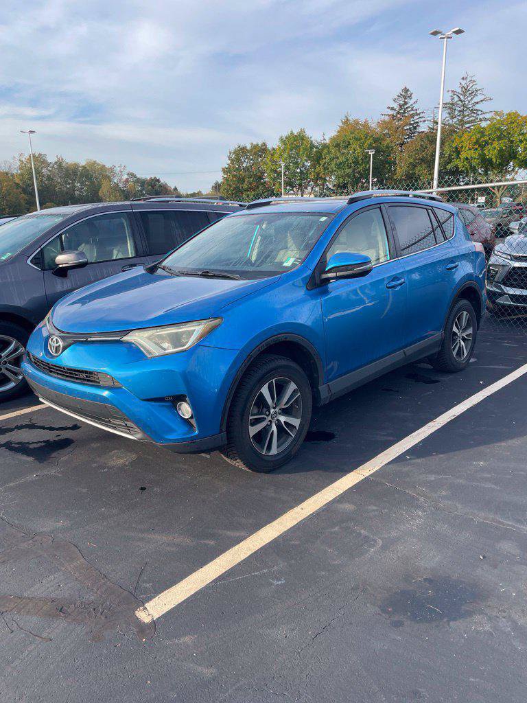 Used 2016 Toyota RAV4 XLE AWD/4WD image 1