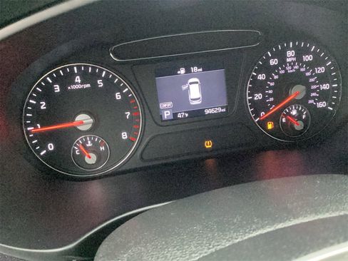 Used 2020 Kia Sorento LX image 11