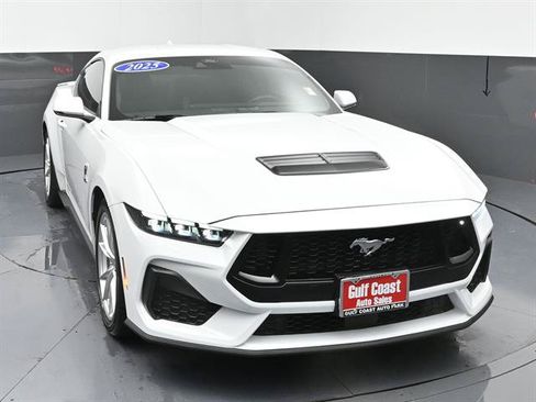 Used 2025 Ford Mustang GT Premium RWD image 3