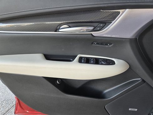 Used 2024 Cadillac XT6 Sport w/ Technology Package image 37