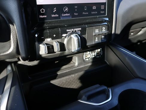 Used 2024 RAM 1500 Big Horn AWD/4WD image 37