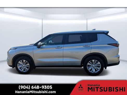 Used 2025 Mitsubishi Outlander ES image 7