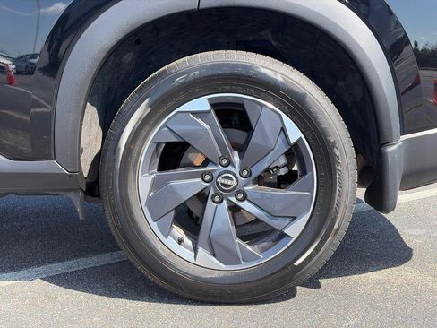 Used 2025 Nissan Rogue SV FWD image 9