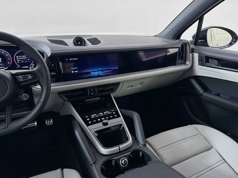 New 2026 Porsche Cayenne S image 19