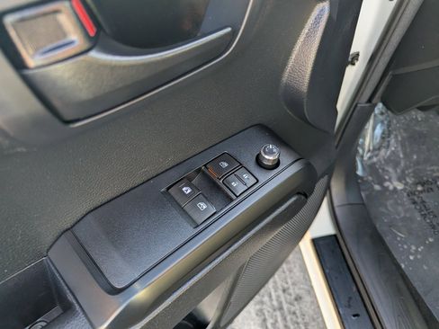 Used 2017 Toyota Tacoma SR image 12