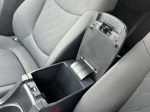 Used 2024 Toyota Corolla Cross LE image 32