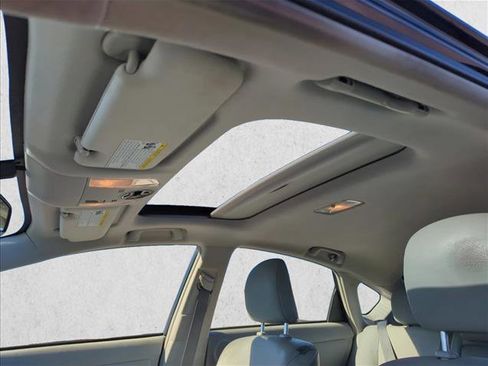 Used 2012 Toyota Prius Four w/ Deluxe Solar Roof Pkg image 21