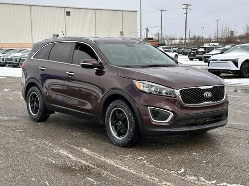 Used 2017 Kia Sorento LX image 8