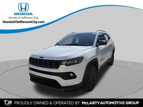 Used 2025 Jeep Compass Latitude w/ Convenience Group AWD/4WD image 1