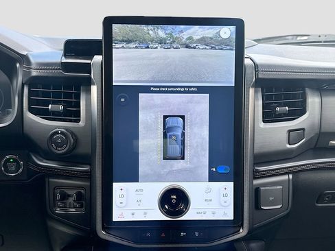 Used 2023 Ford Expedition Platinum RWD image 14