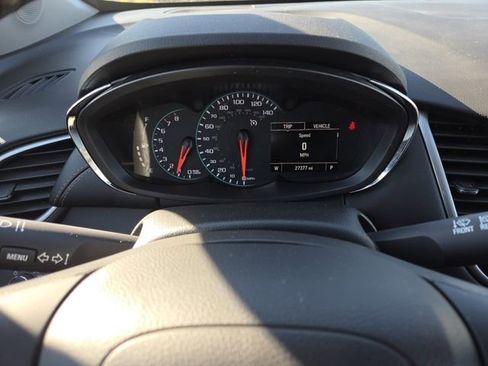 Used 2022 Chevrolet Trax LT w/ LT Convenience Package image 31