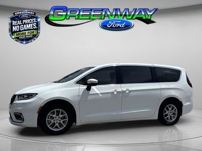Used 2023 Chrysler Pacifica Touring-L