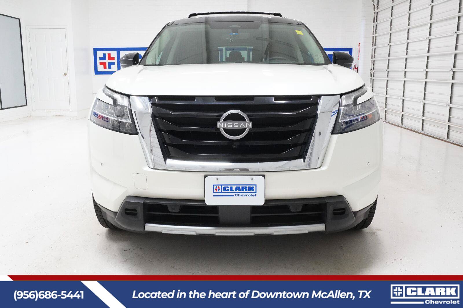 Used 2024 Nissan Pathfinder Platinum w/ Cargo Package FWD image 3