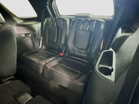 Used 2018 Ford Explorer XLT w/ Equipment Group 202A AWD/4WD image 29