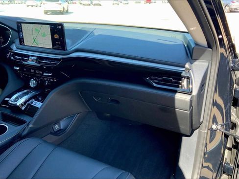 Certified 2025 Acura MDX SH-AWD image 18