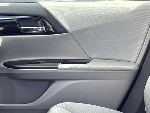 Used 2016 Honda Accord LX image 19