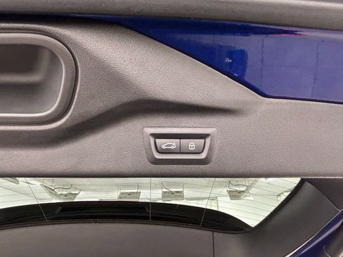 Used 2025 BMW X7 M60i image 41